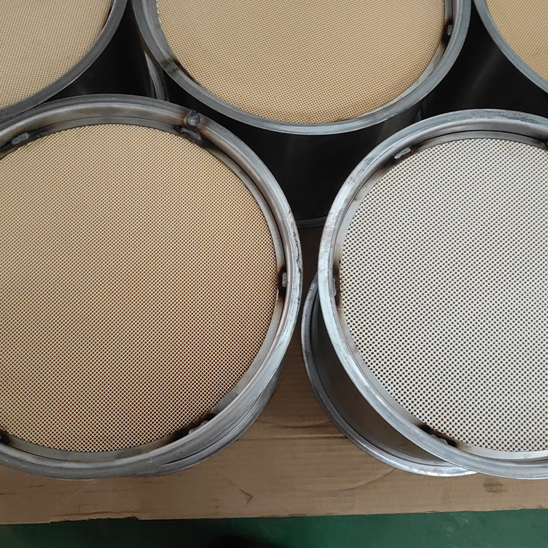 Katalysatorelement des Dieselpartikelfilters (DPF).